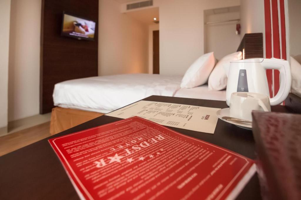 Redstar Hotel Джакарта Екстер'єр фото