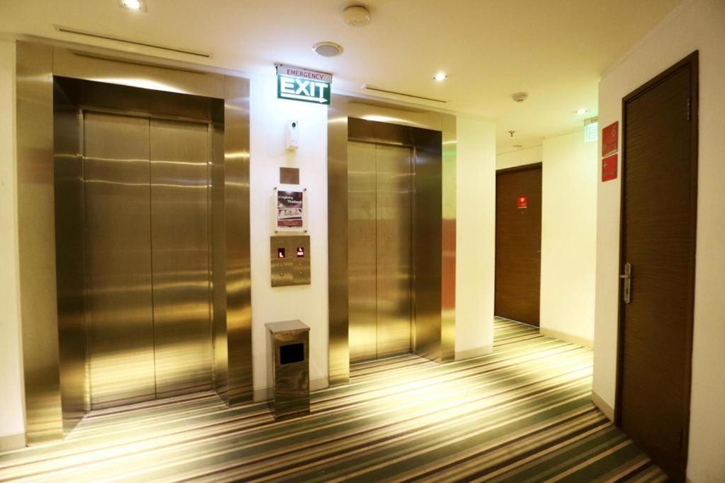 Redstar Hotel Джакарта Екстер'єр фото