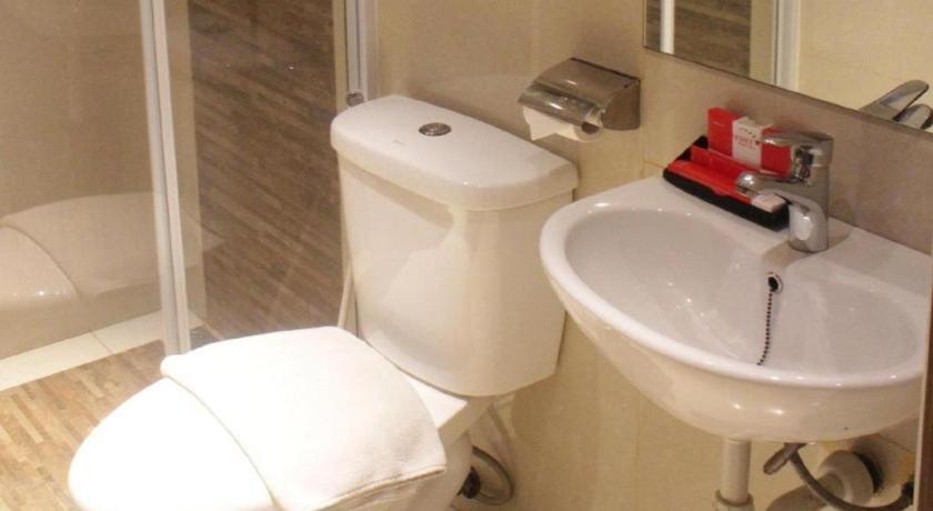 Redstar Hotel Джакарта Екстер'єр фото