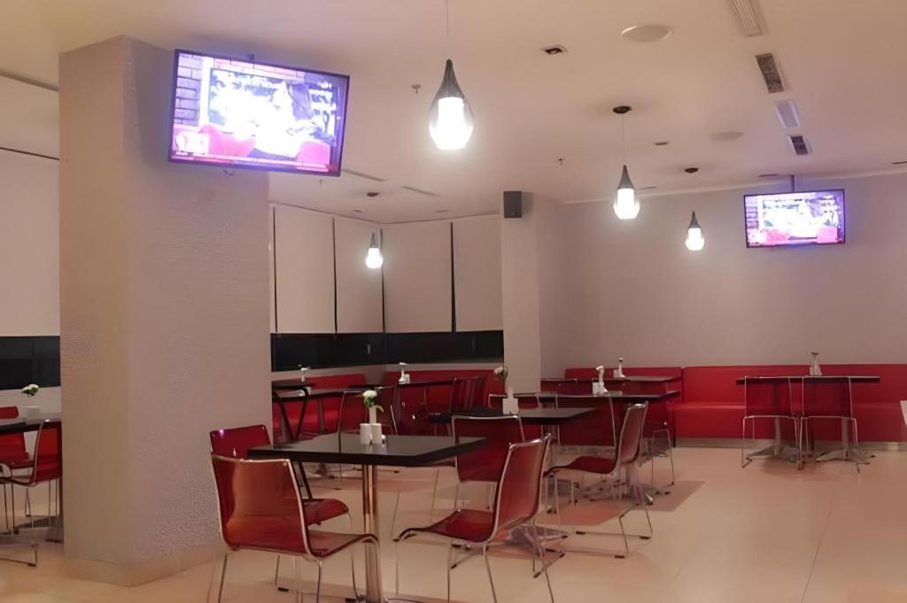 Redstar Hotel Джакарта Екстер'єр фото