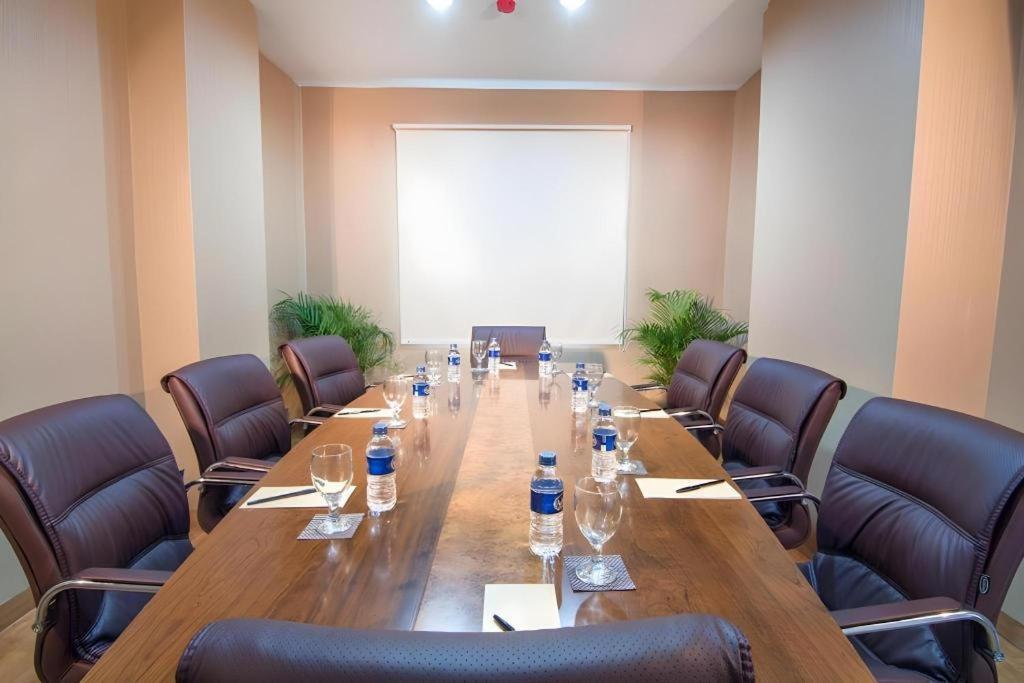 Redstar Hotel Джакарта Екстер'єр фото